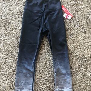 NWT Good American cropped ombré camo leggings